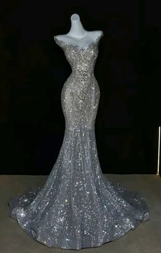 Prom Dresses Rare, Prom Dresses Extravagant, Expensive Prom Dresses, Event Gowns, Expensive Dresses, Silver Gown, Gorgeous Prom Dresses