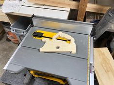 a table saw is sitting on top of some wood