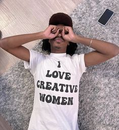 Tee Shirt Outfit, Creative Women, Shirt Design Inspiration, Women Tshirt, Ladies Tee Shirts, Women Shirt, Look Cool, Vintage Shirts, Shirt Outfit