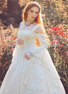 Image result for renaissance wedding dress Fairy Medieval, Southern Belle Costume, Victorian Dress Costume, Victorian Style Clothing, Dress Fairy, Wedding Dresses Cinderella, Bridal Ball Gown, Vintage Princess, Princess Wedding Dress