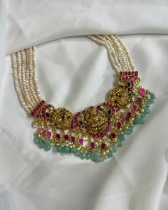 Kundan And Pearl Jewellery, Pearl Indian Jewellery, Pearl Choker Necklace Indian, Fashion Jewelry Necklaces Gold, Coral Jewelry Set, Kundan Choker Necklace, Jewelry Necklaces Gold, Neck Pieces Jewelry, Antique Necklaces Design