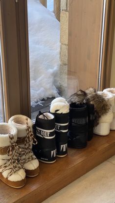 Apres Ski Style Outfit, Mou Boots Outfit, Inuikii Boots Outfit, Moon Boot Outfit, Moon Boots Outfit, Chalet Girl, Ski Fits, Ski Aesthetic, Snow Girl