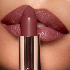 Charlotte Tilbury Pillow Talk Intense K.I.S.S.I.N.G. Lipstick | Nordstrom Maquillage Yeux Cut Crease, Makijaż Smokey Eye, Moisturizing Lipstick, Deep Skin, روتين العناية بالبشرة, Natural Lip, Beauty Makeup Tips