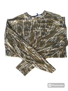 Discover the power of the Aftco Mossy Oak Performance LS Bottomland! Perfect for outdoor enthusiasts and hunters, this long-sleeve shirt offers superior comfort and protection. Featuring the iconic Mossy Oak camo pattern, it keeps you hidden while its performance fabric wicks away moisture. Revolutionize your outdoor experience with this must-have essential. Mossy Oak Camo Wallpapers, Outdoor Camouflage Cotton Shirt, Bottomland Camo, Camo Long Sleeve, Outdoor Long Sleeve Moisture-wicking T-shirt, Mossy Oak Camo, Dress Purse, Mossy Oak, Top Graphic Tees