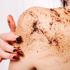 Coffee Scrub Recipe, Coffee Scrub Diy, Beauty People, Scrub Recipe, Brunette Woman, Diy Skincare, Homemade Body Scrub