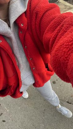 Free People Fleece Outfit, Red Fleece Jacket Outfit, Hit The Slopes Fleece Jacket Outfit, Red Fleece Outfit, Orange Fall Outfit, Movie Outfit Ideas Casual, Comfy Winter Outfits, Winter Comfy Outfits, Fleece Jacket Outfit