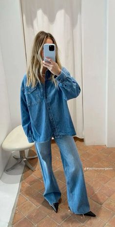 Hamptons Outfit Winter, Classy Timeless Style, Fall Nyc Street Style 2024, Chic Navy Outfit, Cold Outfits Going Out, Trendy Designer Outfits, Paris Fall Outfits 2024, Dark Blue Denim Shirt Outfit Woman, Styling Cowgirl Boots With Jeans