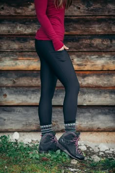 Perfect leggings for chilly spring or autumn days and warmer winter days. In extreme temperatures, they're great as a warm base layer worn under your wind or waterproof pants. Leggings Collection, Thermo Leggings, Summer Leggings, Perfect Leggings, Waterproof Pants, Short Tank Top, Leggings Hoodie, Winter Leggings, Running Leggings