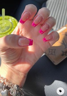 Short Buchifresa Nails, Magenta French Tip Nails Acrylic, Designed Nails Art, Valentines Nails Designs Stilettos, Starter Nails Design, Prom Nails With Jewels, Prom Pink Nails Acrylic, Hot Pink French Tip Nails With Gems, Pink Buchifresa Nails