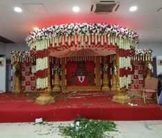 Wedding Decorations Telugu, Simple Mandapam Decoration Marriage, Telugu Wedding Mandap, Pelli Mandapam Decoration Telugu, Marriage Hall Decoration Indian Simple, Temple Wedding Decor, Marriage Mandap Decoration Indian