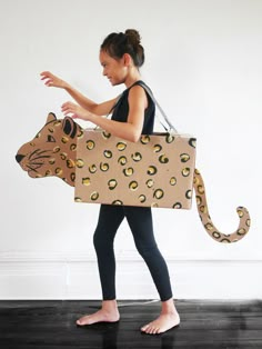 Costume Dinosaure, Cardboard Costume, Leopard Costume, Amur Leopard, Diy Kostüm, Book Week, Tambourine, Cardboard Crafts, Diy Costumes