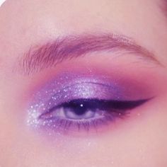 Taylor Swift Lavender Haze Makeup, Lavender Haze Makeup Taylor Swift, Shimmery Purple Eye Makeup, Soft Pink Makeup Aesthetic, Lavender Haze Makeup, Lavender Eyeshadow Looks, Light Purple Makeup, Purple Prom Makeup, Light Purple Eyeshadow