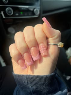 Pink Christmas Nails Acrylic Short, Short Pink Winter Nails, Cute Pink Winter Nails, Short Christmas Nails Pink, Pink Short Christmas Nails, French Tip Acrylic Nails Winter, Sparkly French Tip Acrylic Nails, Pink Winter Nails Short, Baby Pink Christmas Nails