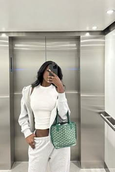 @drealdior Model Airport Outfit, Outfit Aeroport, Lazy Fits, Airport Fit, What Should I Wear Today, Errands Outfit, Airport Aesthetic, Airport Fits, Slay Outfits