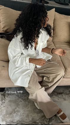 Shirt Over Shoulders Outfit, No Make Up Outfit, Black Women Clothes Outfits, Neutrals Outfit Aesthetic, Vacation Outfits Modest Summer, Feminine First Date Outfits, Flowy Outfits Black Women, Modest Fashion Aesthetic Summer, H And M Dress