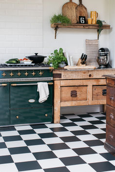 black and white checkered floor in retro modern kitchen Checkerboard Floor Kitchen, Harvey Maria Flooring, Checkered Floor Kitchen, White Kitchen Floor, Rustic Modern Kitchen