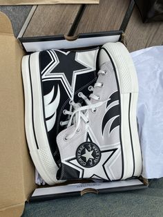 Tenis Aesthetic, Cute Converse, Star Converse, Pretty Shoes Sneakers, Shoe Design, Shoe Inspo, Star Shoes, Aesthetic Shoes, Swag Shoes