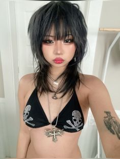 asian girl wolfcut grunge jellyfish hair inspo selfie gyaru makeup y2k Long In Back Short In Front Hair, Scruffy Hairstyles Women, Wolf Cut Inspo Short, Short Hairstyles Layers, Jellyfish Mullet Haircut, Jellyfish Haircut Thick Hair, Jellyfish Haircut With Bangs, Hair Ideas Female, Neck Length Hair With Bangs