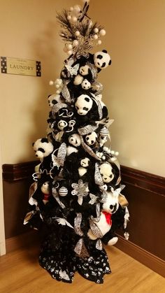 Panda Christmas Tree, Nursing Home Christmas, Panda Birthday Party Decorations, Panda Bear Art, Bear Christmas Tree, Panda Christmas, Home Christmas Tree