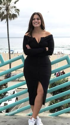 Custom drsses v-neck long-sleeved PROM dress, black PROM dress Plus-koon Muoti, Prom Dress Black, Chique Outfit, Fest Outfits, V Neck Prom Dresses, Black Prom Dress, Black Prom, Moda Plus, Prom Dresses With Sleeves