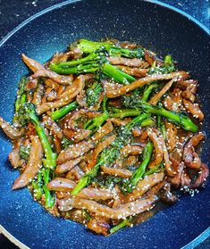 stir fry with broccoli, mushrooms and sesame seeds