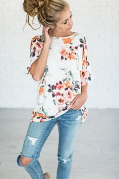 get this look at Shop Blue Door!! https://www.thebluedoorboutique.com/Garden-Party-Tunic.html $32.00 White Sign, Anthropologie Inspired, Spring Clothes, Wardrobe Ideas, Fall Style, Mode Inspiration