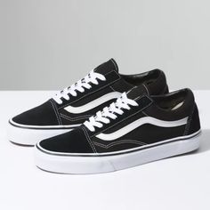 Vans Old Skool Shoes Black/White Vans Vintage, Cute Vans, Old Skool Platform, Tenis Vans, Old Skool Black, Dr Shoes, Vans Store, Swag Shoes, Vans Off The Wall