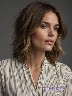 24 Stylish Shoulder-Length Haircuts to Refresh Your Look This Summer Hair For Square Face, Hair For Square Face Shape, Sleek Haircuts, Shoulder Length Haircuts, Lighter Hair, Shoulder Length Bob, Square Face Shape, Square Face