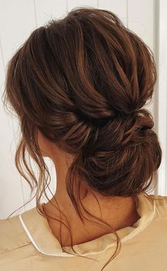 Outfit Graduacion, Low Bun Wedding Hair, Wedding Hair Brunette, Messy Wedding Hair, Wedding Hair Up, Guest Hair, Bridal Hair Buns, Bridesmaid Hair Makeup, Stunning Hairstyles