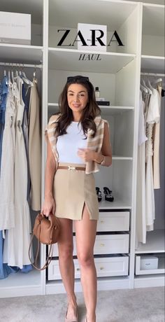 Beige Outfit Ideas Classy, Zara Classy Outfit, Faldas Beige Outfit, Short Beige Skirt Outfit, Rich Looking Outfits Classy, Old Woman Aesthetic, Formal Skirt Outfit, Beige Skirt Outfit, Elegant Skirt Outfits