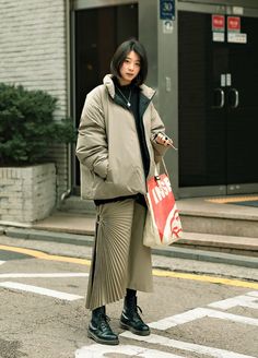 Tokyo January Outfit, Japan Winter Style, Japan Winter Fashion, Asian Style Clothes, Korean Style Winter, Winter Outfits Street Style, Korean Winter Outfits, Outfits Minimal