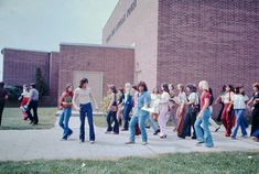 1970s High School, 1960s Teenagers, High School Yearbook Photos, 70s School, School Hallway, Found Photos, Decades Of Fashion, 70s Photos, School Hallways