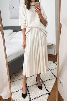 Country Club Attire, Pleated Skirt Outfits, Mode Ab 50, White Skirt Outfits, Club Attire, Pleated Skirt Outfit, White Pleated Skirt, Streetwear Mode