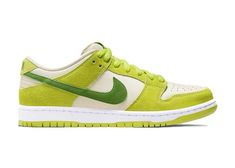 Men's Nike SB Dunk Low Sneakers in White/Green Apple. Jordan Vi, Air Jordan Vi, Nike X Travis Scott, Sneaker Shop, Sneaker Lovers, Jackie Robinson, Dunks Nike, Nike Sb Dunks Low