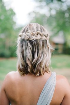 30 Bridesmaid Hairstyles Your Friends Will Actually Love Unique Wedding Hairstyles, Simple Wedding Hairstyles, Fishtail Braid, Short Braids, Peinados Fáciles Para Cabello Corto, Short Wedding Hair, Penteado Cabelo Curto, Bridesmaid Hairstyles, Half Up Hair