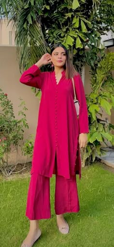 Pakistani Casual Wear 2023, Pakistani Casual Wear Simple Stylish, Fancy Kurti Pattern 2020, Modest Pakistani Outfits, Full Sleeves Kurta Designs Women, Kurti Sleeves Design Latest 2024, Traditional Kurtas Women, New Style Kurti Design 2023, Pakistani Fashion 2023