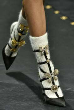 Socks And Heels Runway, Bags Runway, Fashion Runway Aesthetic, Inspiration Fashion Design, High Fashion Heels, Fashion Week 2020 Runway, Heels With Socks, Runway Heels, Heels Runway