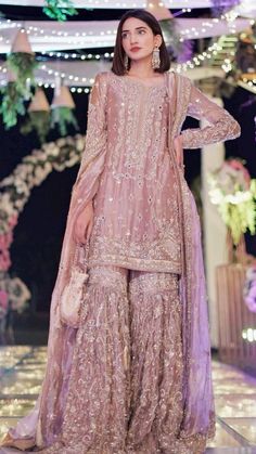 Sharara For Engagement, Garara Wedding Dress, Garara For Wedding, Pakistani Garara Dresses, Bridal Sharara Pakistani, Gharara Suits Party Wear, Pakistani Garara, Dholki Outfit, Sharara Designs For Wedding