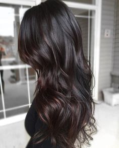 chestnut highlights for black hair Black Hair Ombre, New Hair Color Trends, Rambut Brunette, Brunette Ombre, Black Hair Balayage, Brown Ombre Hair, Beautiful Hair Color, Long Dark Hair, Hair Balayage