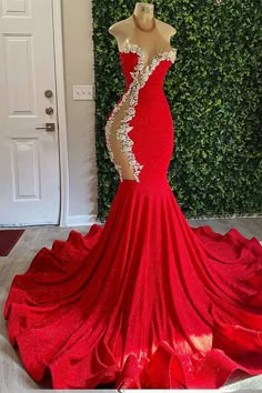 Make a statement this summer with our 'Red Dress to Impress' collection! Perfect for proms, weddings, and special events, these stunning red dresses are the trend of 2024. Turn heads and embrace elegance with the bold beauty of red. Pretty Red Prom Dresses, Girl Prom Dress, Mermaid Formal Dresses, Satin Prom Dress Long, Red Mermaid Prom Dress, Prom Dresses Ideas, Royal Blue Prom, Girl Prom, Prom Inspiration