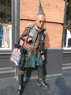 Scottish Punk Fashion, Trash Core Outfits, Elder Punk, 70s British Punk Fashion, Colorful Punk, Punk Street Style