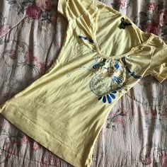 New Without Tags Originally Paid $59 Y2k 2000’s Deadstock Nostalgic Rocawear Yellow Tee Tshirt Size Medium. T2window Box? Or Box Next To Chicos. Y2k V Neck Top, Nostalgia 2000s Outfits, Yellow Tops Aesthetic, Off Shoulder Baggy Shirt, Yellow 2000s Outfit, Y2k Short Sleeve Spring Tops, Y2k Short Sleeve Tops For Spring, Y2k Style Short Sleeve Tops For Spring, Y2k Crew Neck Spring Top