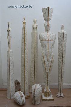 there are many white sculptures on the floor