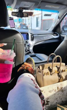 Life Pics Aesthetic, Black Girls Luxury Lifestyle, Everyday Aesthetic, Life Goals Future, Dump Ideas, Rich Girl Lifestyle, Black Luxury, Future Lifestyle