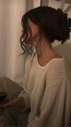 claw clip hairstyles   • hair accessories   • lazy day outfit   • comfy clothes   • night in outfit Comfy Hairstyle, College Hairstyles, Cold Girl, Lazy Hairstyles, Girl With Brown Hair, Clip Hairstyles, Bun Hairstyle, Messy Bun Hairstyles, Bun Hairstyles For Long Hair