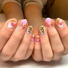 Christmas Cute Nails Ideas, Retro Christmas Nails, Colorful Christmas Nails, Funky Christmas Nails, Pastel Christmas Nails, Cool Christmas Nails, Christmas Manicure Ideas, Paisley Nails