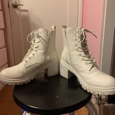 MIA white chunky heel rave boots size 7.5 women’s

So cute for winter!
Just needs a scrub on the heel
#chunkyheels Rave Boots, Chunky Heel, Chunky Heels, Women's Boots, Womens Boots, Size 7, Heels, Boots, White