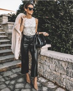 Sequins Top Outfit, Lederhosen Outfit, Look Legging, Sequin Tank Top, Looks Party, Fashion Blogger Style