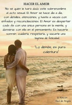 a man and woman standing on top of a beach next to the ocean with words written in spanish