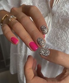 Nov 20, 2020 - This Pin was discovered by Rachel Oginsky. Discover (and save!) your own Pins on Pinterest Minimal Nails, Her Nails, Cute Gel Nails, Dipped Nails, Orange Nails, Minimalist Nails, Chic Nails, Short Acrylic Nails, Nail Arts